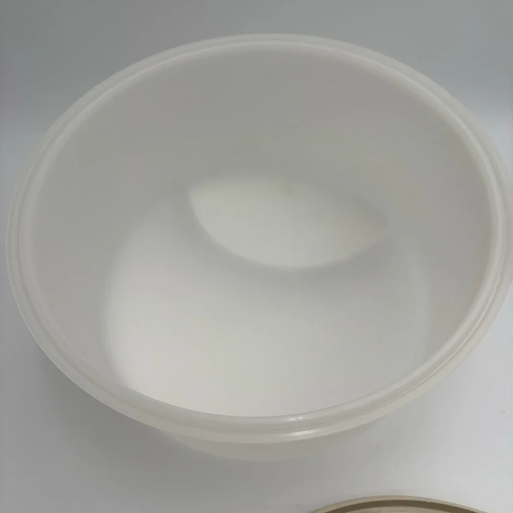Tupperware vtg cake